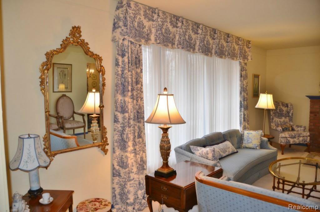 25457 Meridian Road Grosse Ile, MI 48138 - Photo 4 of 32 DSC_3737 (Copy).jpg