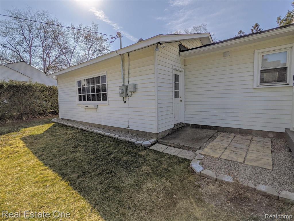 819 West Grand River Road Howell, MI 48843 - Photo 51 of 63