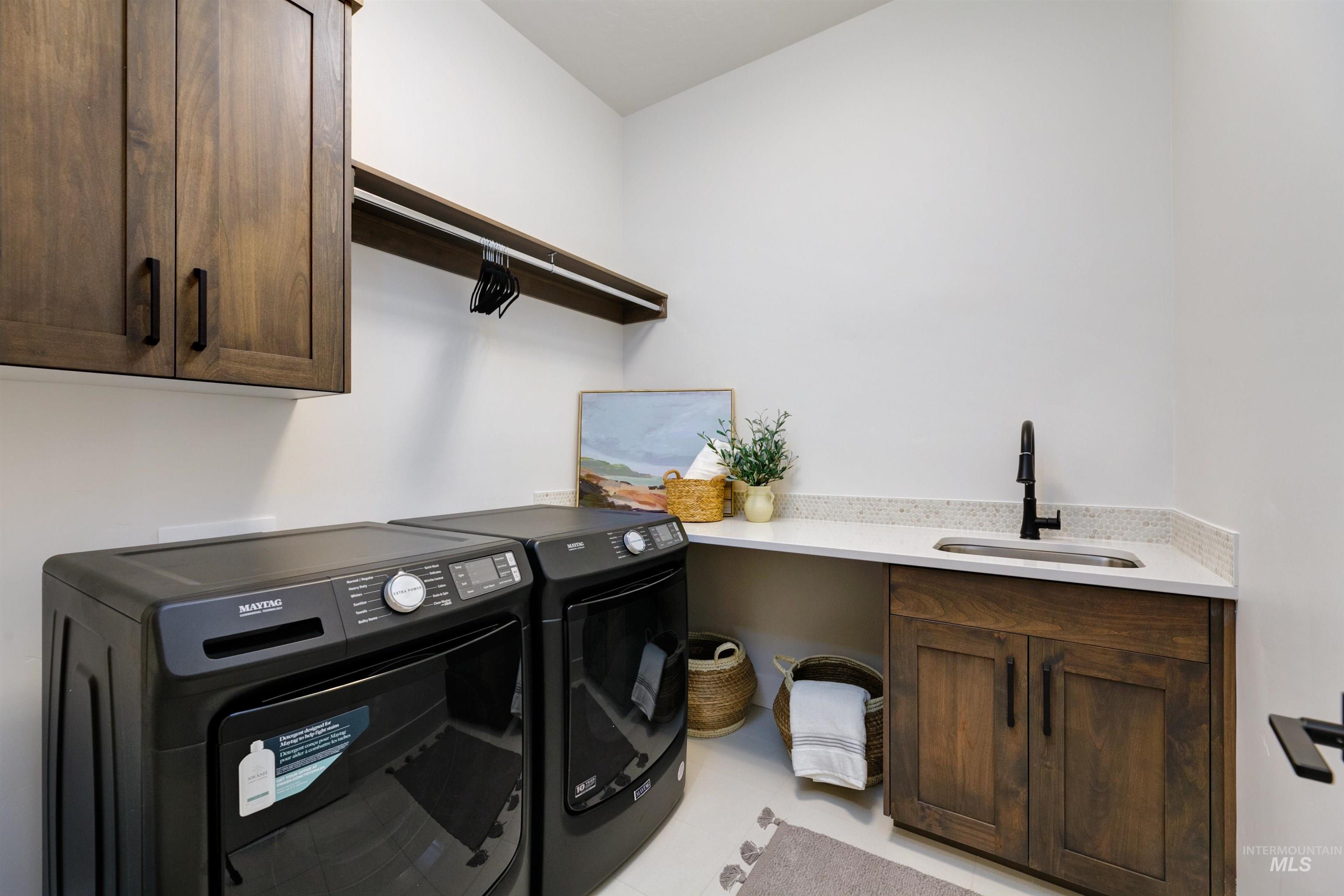 11468 South Saylis Place Kuna, ID 83634 - Photo 17 of 38 Laundry room featuring cabinet space and separate washer and dryer
