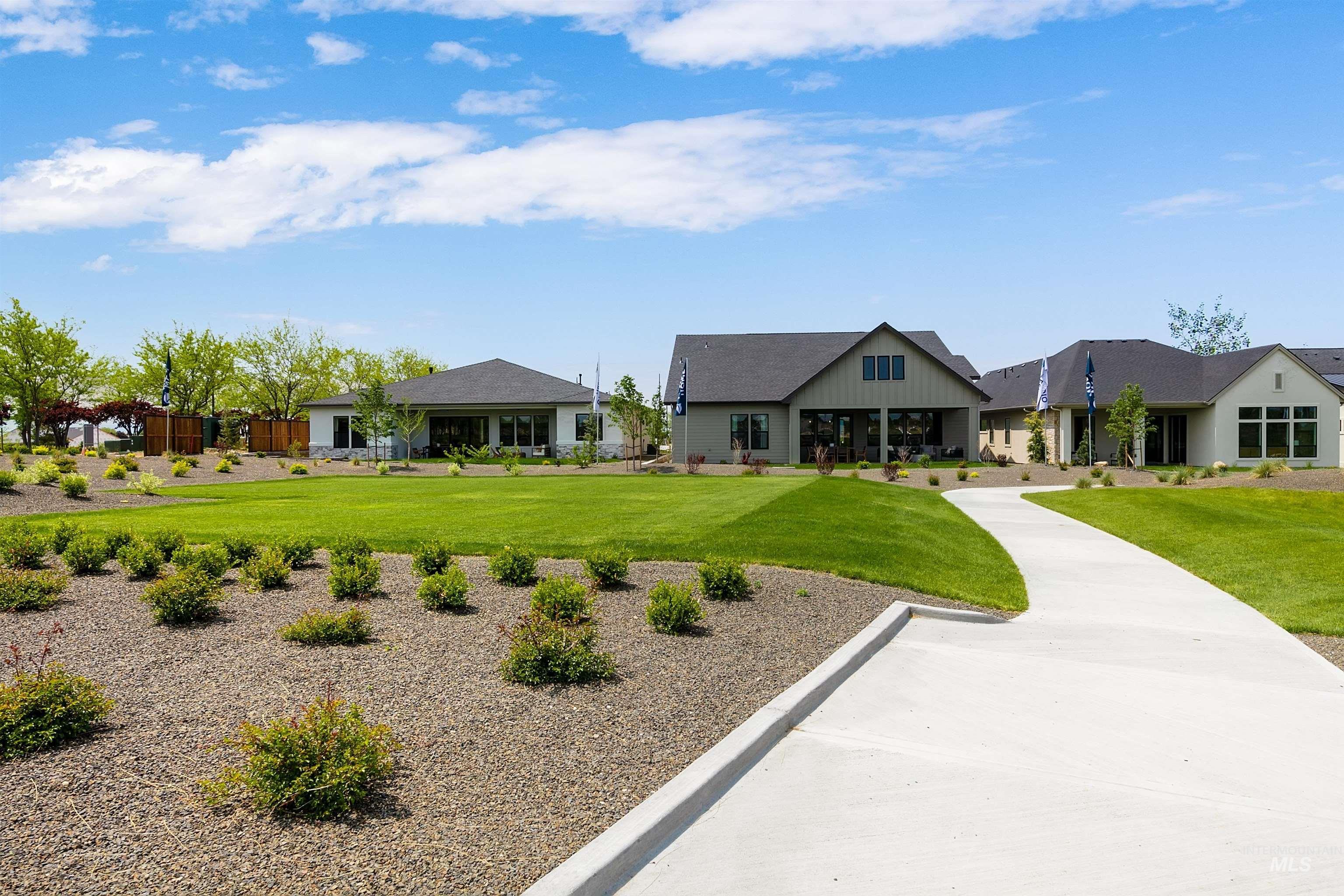 11468 South Saylis Place Kuna, ID 83634 - Photo 34 of 38 View of front of house featuring a front lawn