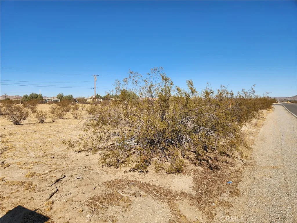 18 Sunfair Road Joshua Tree, CA 92252 - Photo 4 of 10 a view of ocean