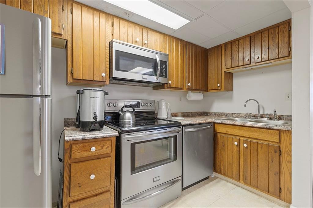 820 East Beau Street, Unit 3M Washington, PA 15301 - Photo 23 of 29 Fully equipped party room with communal kitchen is available for all residents to entertain!