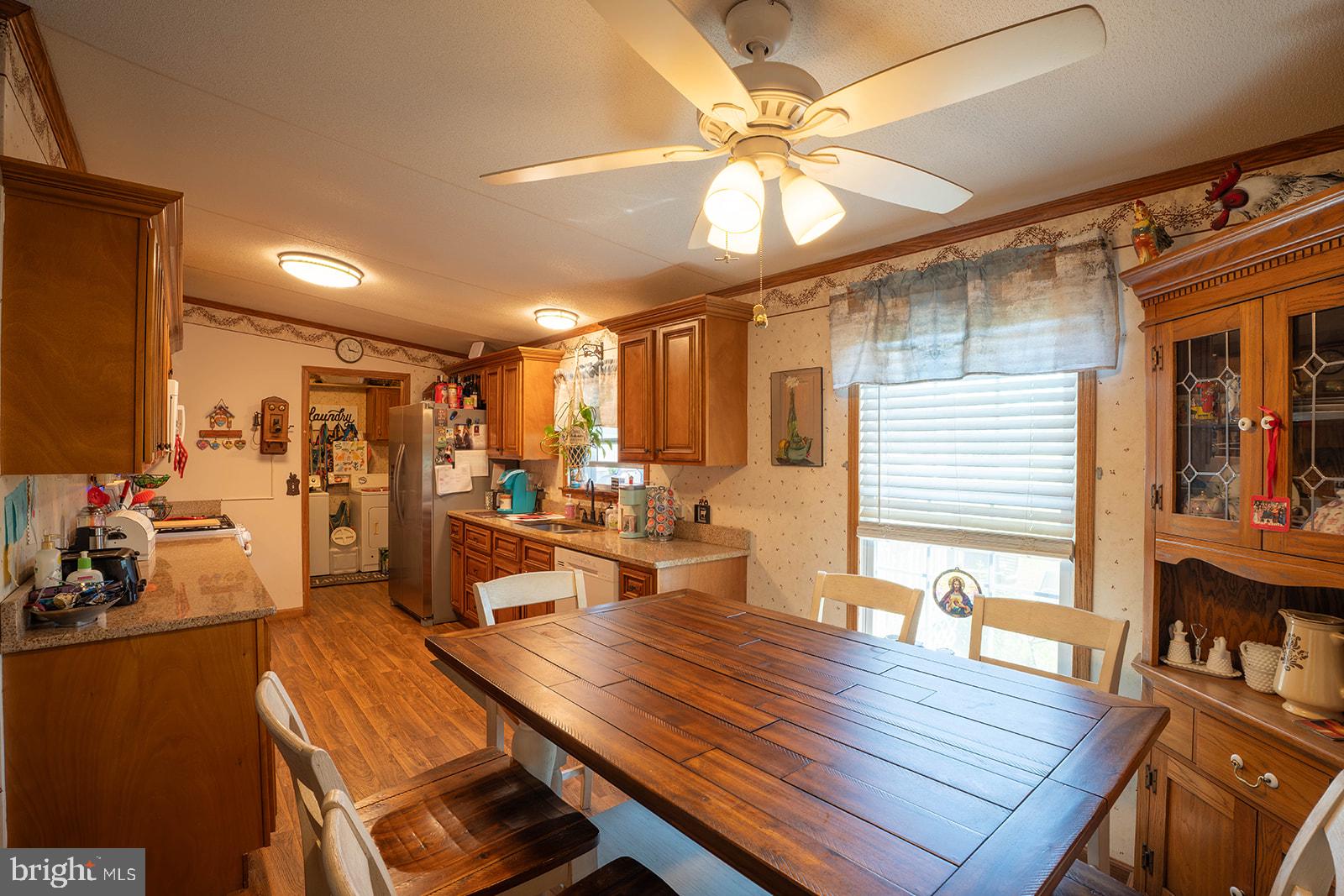 940 Willow Grove Road Monroeville, NJ 08343 - Photo 7 of 22 Warm and inviting kitchen space.