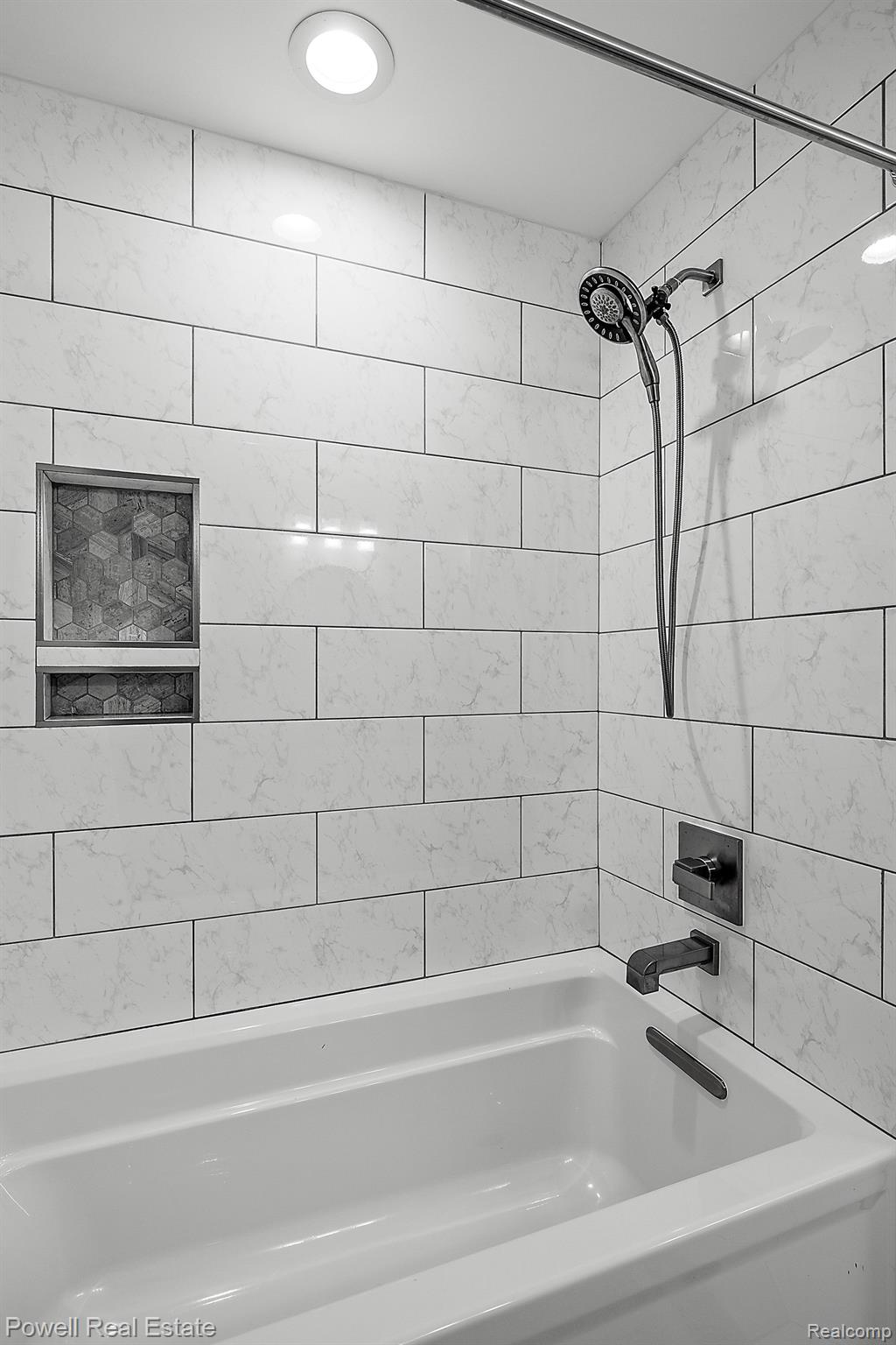 803 Satterlee Road Bloomfield Hills, MI 48304 - Photo 31 of 47 Second Level Remodeled Bathroom (2 of 2)