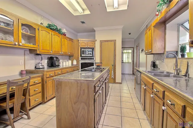 $575,000 | 15855 4 Oaks Drive, Pride, LA 70770