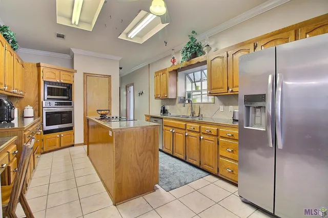 $575,000 | 15855 4 Oaks Drive, Pride, LA 70770