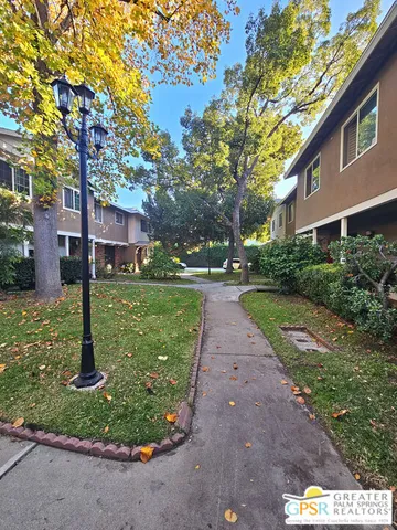 a view of a yard in front of house