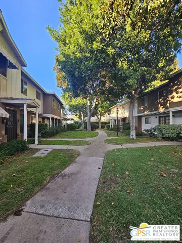 a view of a entrance of the house