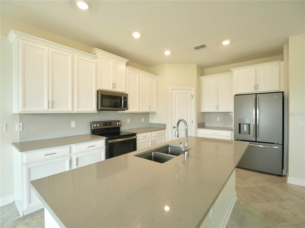 1043 Blackwolf Run Road Davenport, FL 33896 - Photo 10 of 23