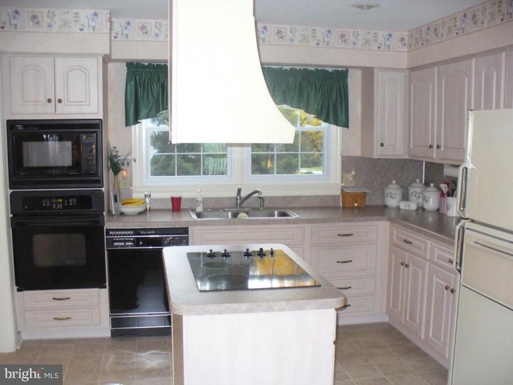 102 Ridings Way Lancaster, PA 17601 - Photo 8 of 23 Gallery Image 8
