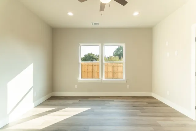 $369,500 | 329 String Prairie Way, Smithville, TX 78957