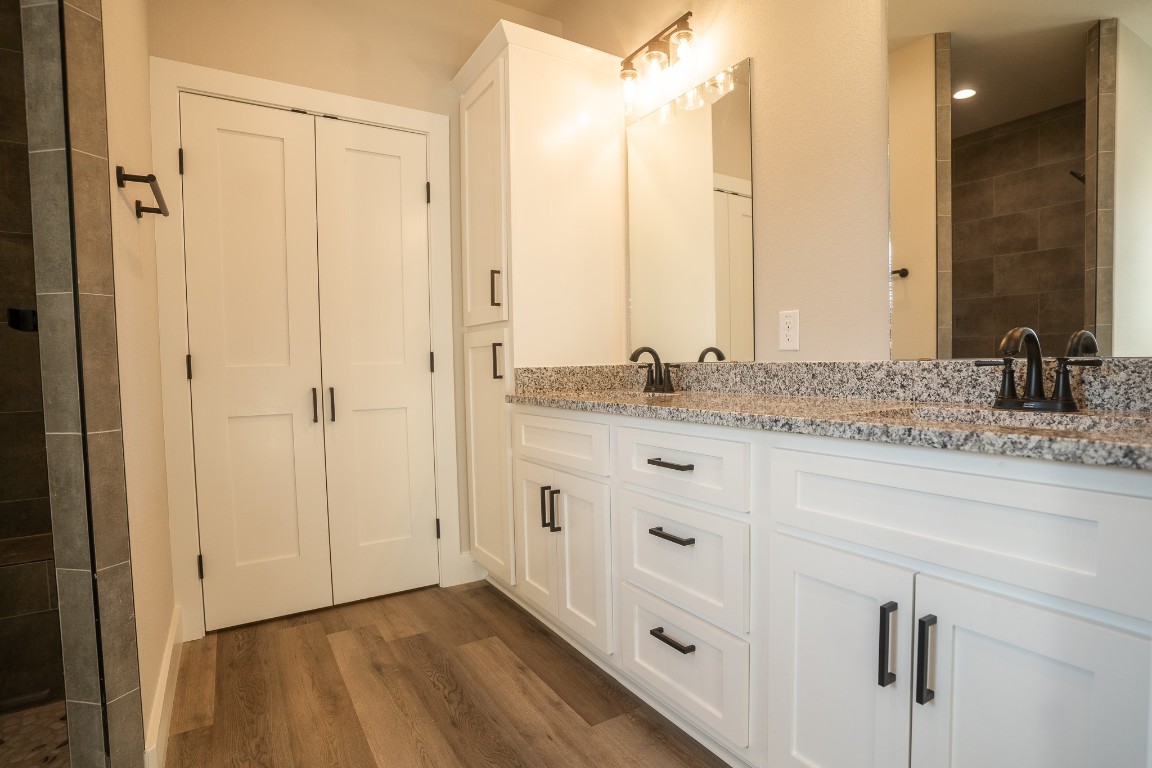 329 String Prairie Way Smithville, TX 78957 - Photo 18 of 33 Primary Bathroom