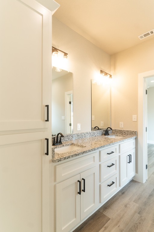 329 String Prairie Way Smithville, TX 78957 - Photo 23 of 33 Primary Bathroom