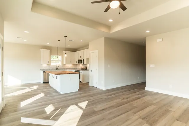 $369,500 | 329 String Prairie Way, Smithville, TX 78957