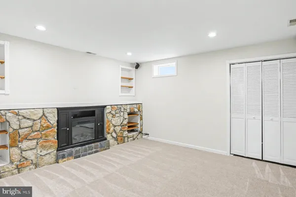 a view of a livingroom with furniture