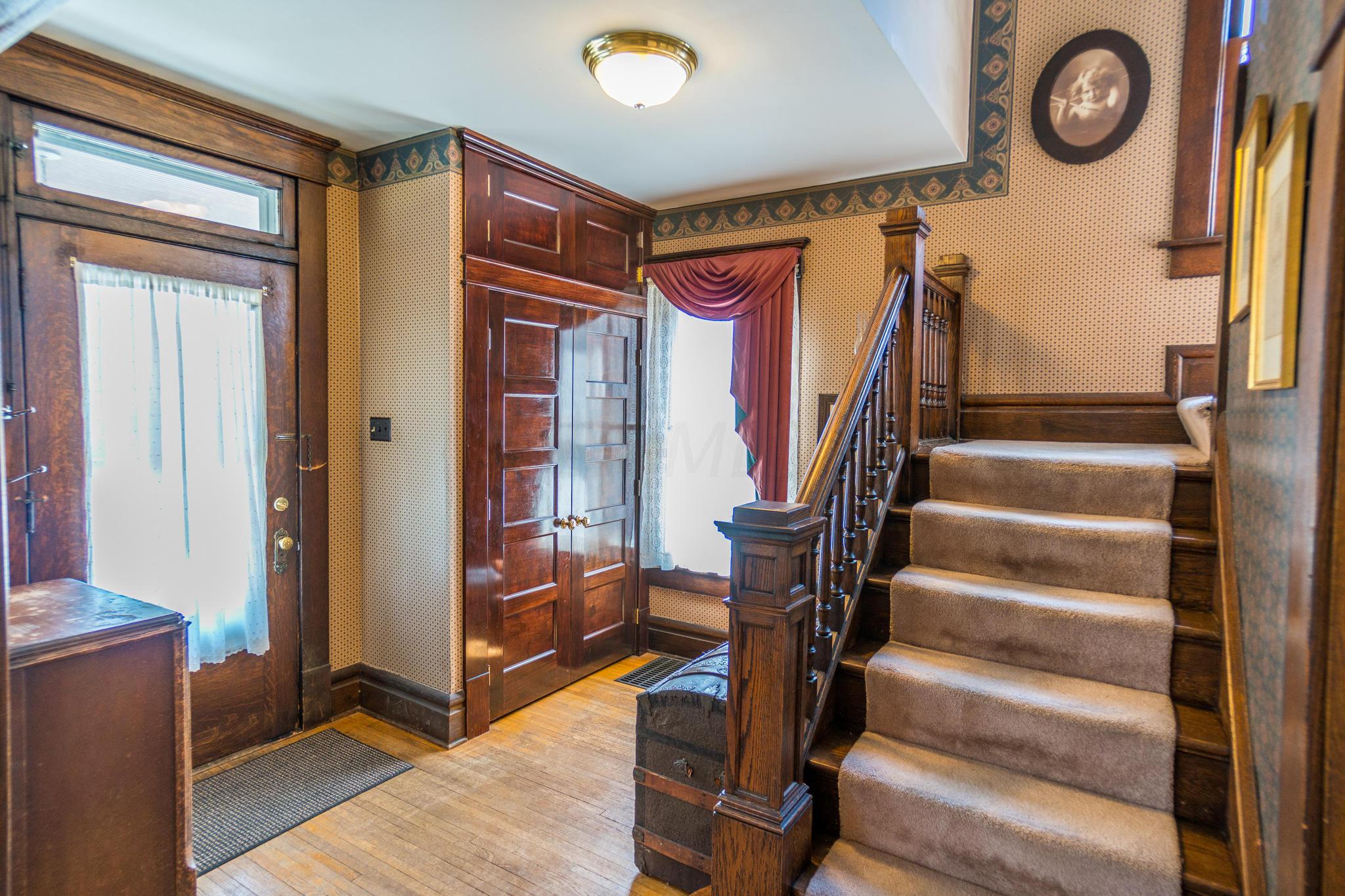 84 East Dunedin Road Columbus, OH 43214 - Photo 8 of 52 Gallery Image 8