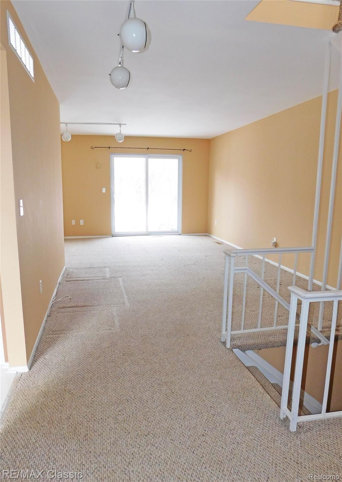 32121 West 12 Mile Road, Unit 8L Farmington, MI 48334 - Photo 3 of 17 12 mile lr2.jpg