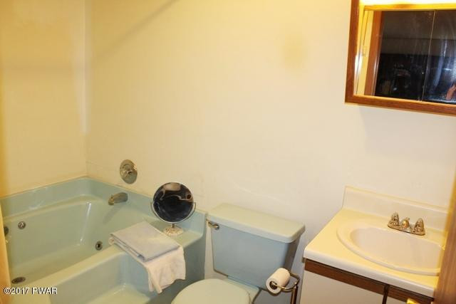 120 Ranger Road Greeley, PA 18425 - Photo 15 of 20 33 Bath 2 Master