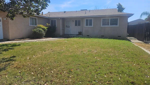 $2,100 | 92 West Gettysburg Avenue, Clovis, CA 93612