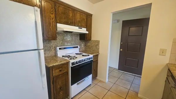 $2,100 | 92 West Gettysburg Avenue, Clovis, CA 93612