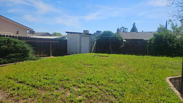 $2,100 | 92 West Gettysburg Avenue, Clovis, CA 93612