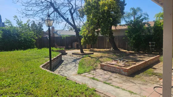 $2,100 | 92 West Gettysburg Avenue, Clovis, CA 93612
