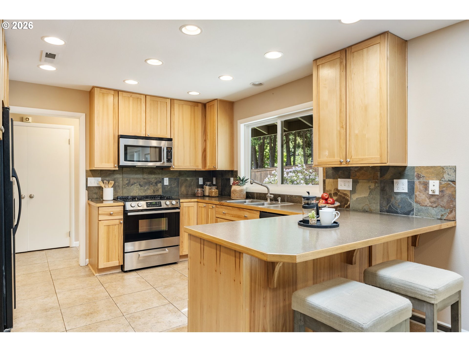 5190 Southwest Dover Lane Portland, OR 97225 - Photo 14 of 38