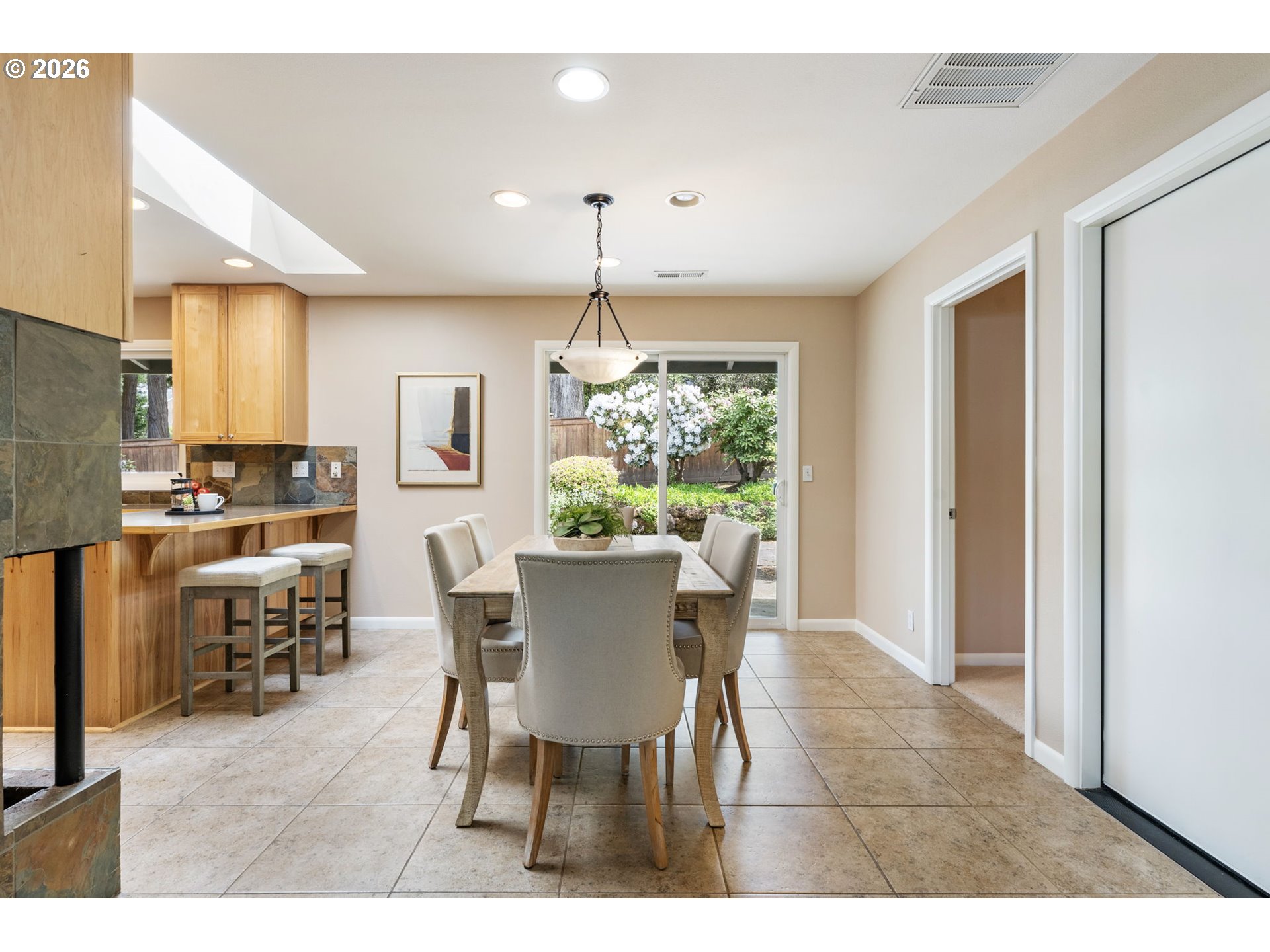 5190 Southwest Dover Lane Portland, OR 97225 - Photo 10 of 38