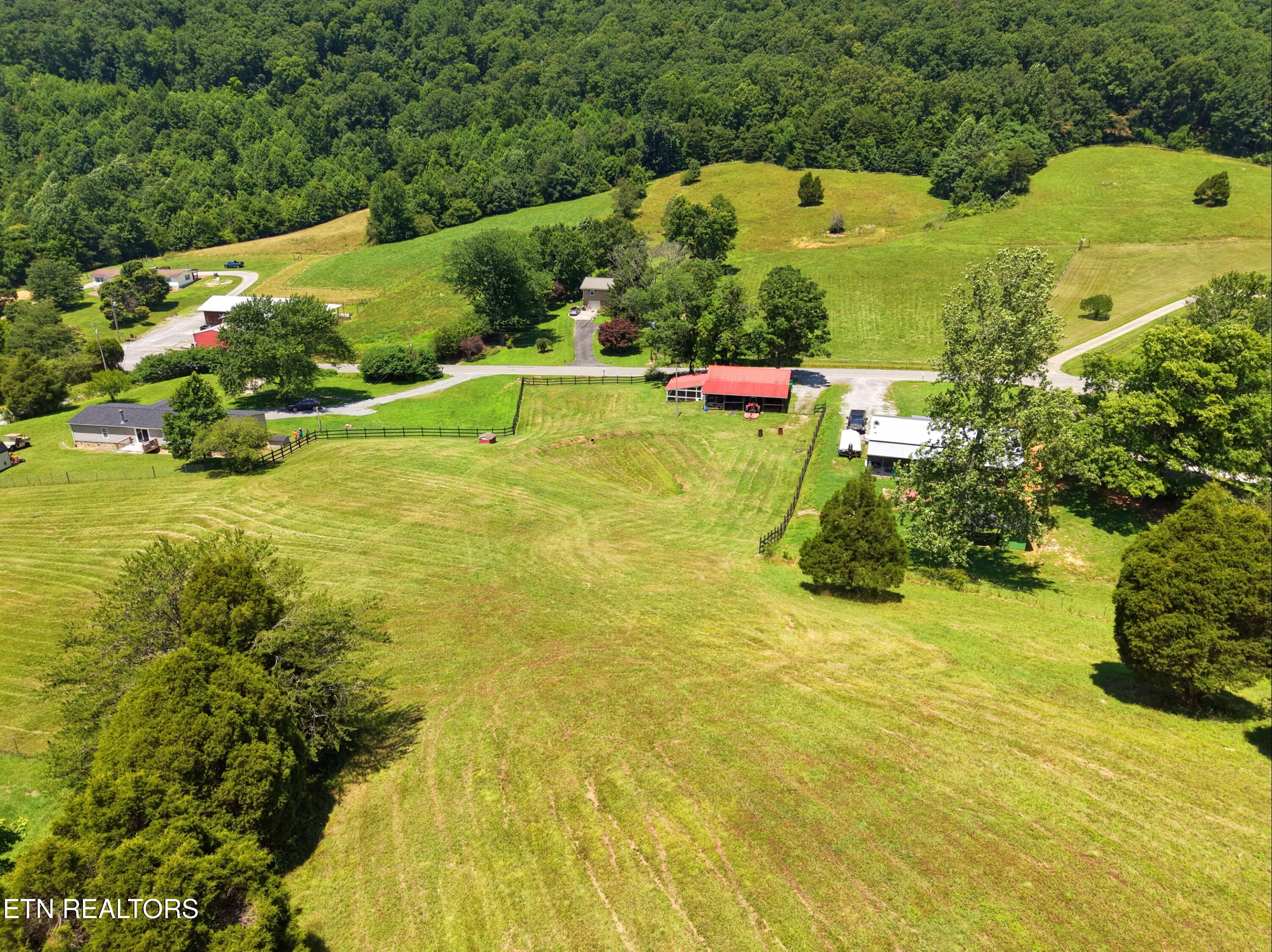 1319 Ideal Valley Road Spring City, TN 37381 - Photo 32 of 49 barn photos _1.17.1