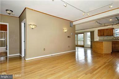 1737 Columbia Beach Road Shady Side, MD 20764 - Photo 4 of 30 Living Room