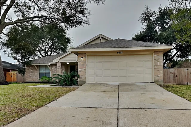 $2,325 | 4622 Pecan Grove Drive, Pearland, TX 77584