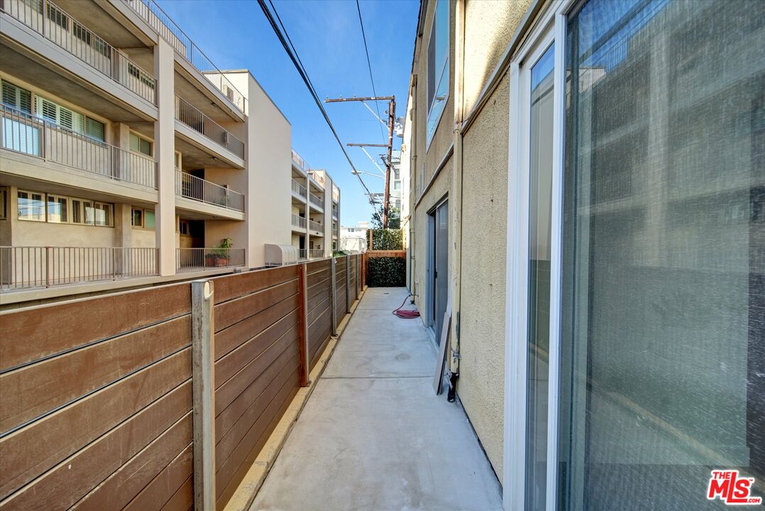 15 Spinnaker Street, Unit 101 Marina del Rey, CA 90292 - Photo 31 of 39