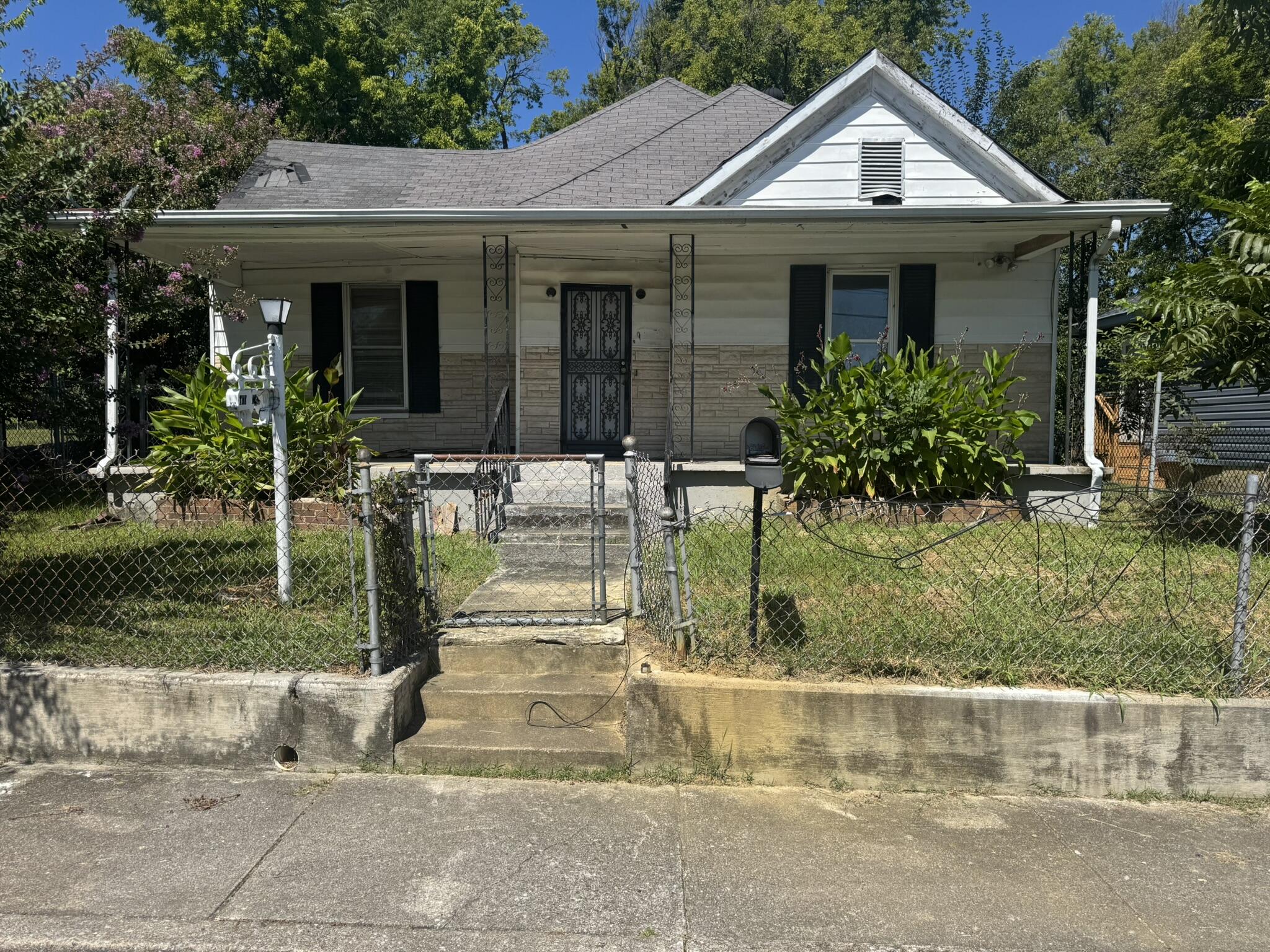 307 North Holly St  