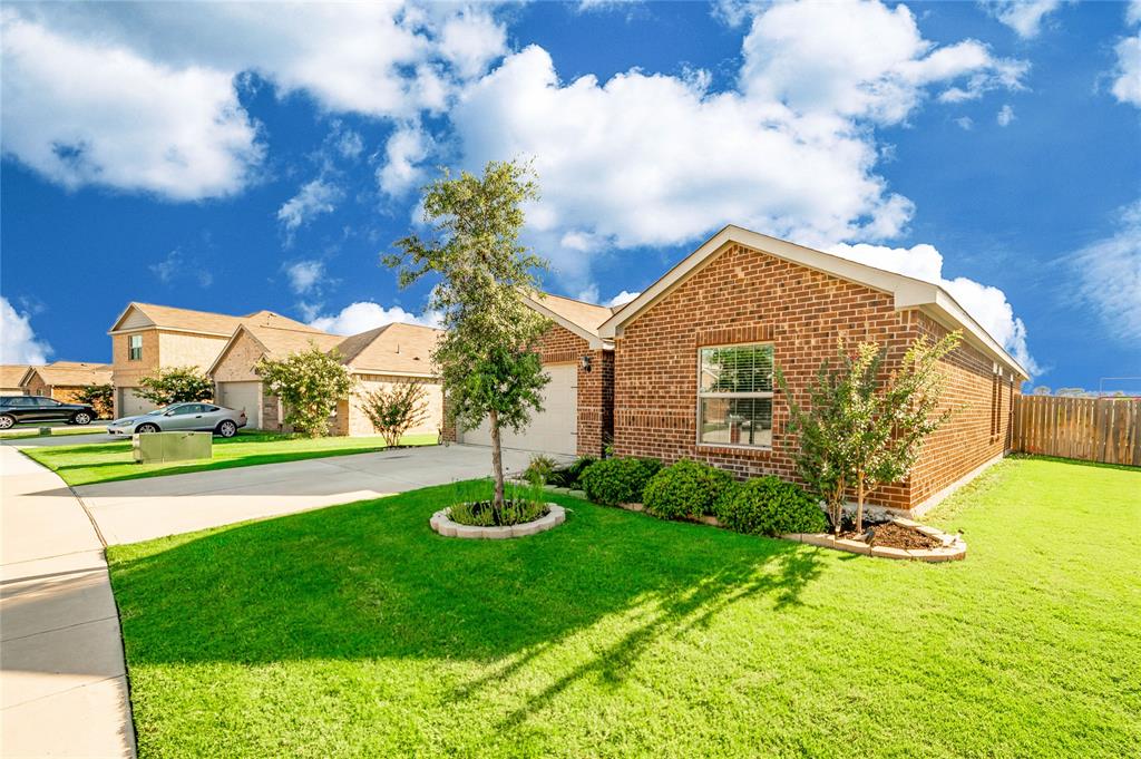148 Cattlemans Creek Road Newark, TX 76071 - Photo 3 of 34