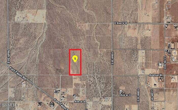 V12 99th Littlerock, CA 93543 - Photo 3 of 5 a bathroom with a shower and a shower