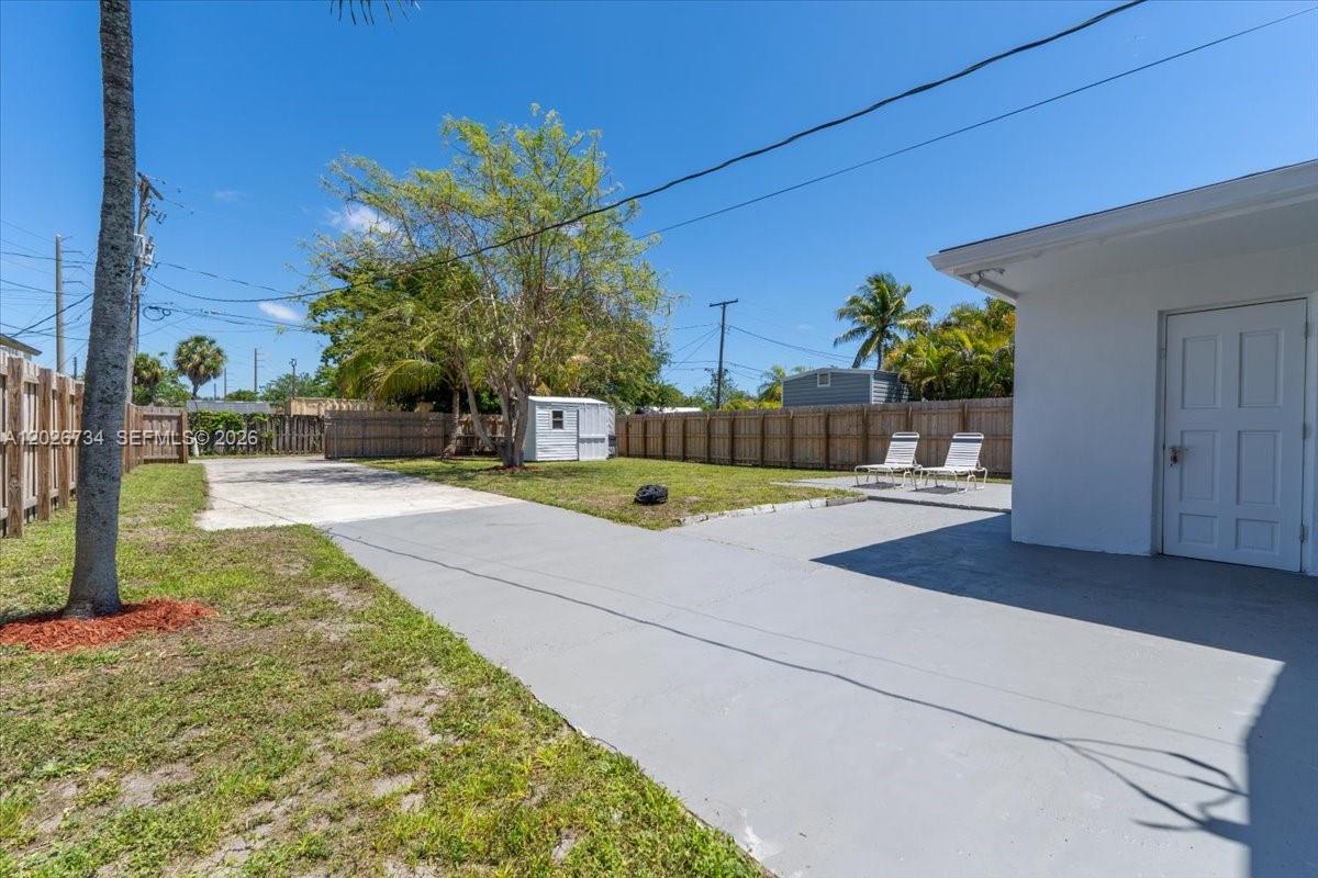 266 Southwest 6th Street Dania Beach, FL 33004 - Photo 26 of 37