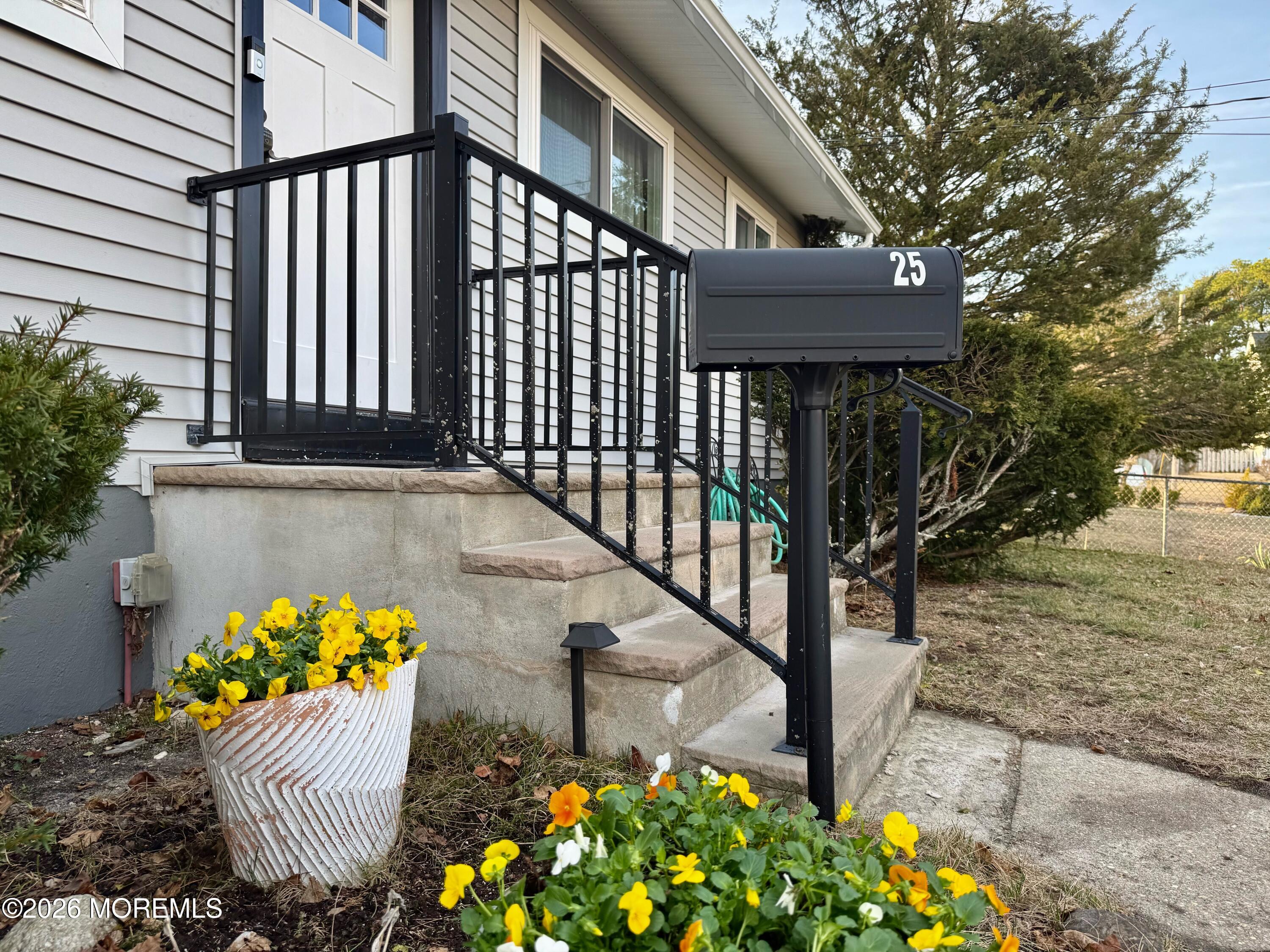 25 Adelphi Road Toms River, NJ 08757 - Photo 5 of 42 FRONT STEPS2