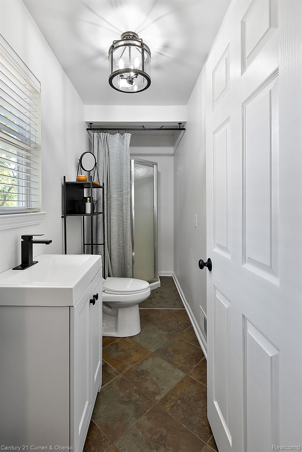 3118 Trafford Road Royal Oak, MI 48073 - Photo 17 of 34 full bath on main floor