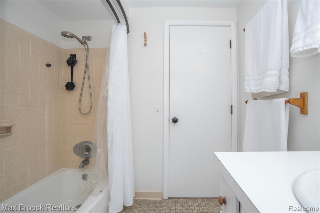 421 Miller Avenue Rochester, MI 48307 - Photo 11 of 20