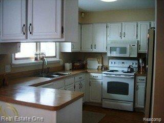 5281 Inverrary Lane Commerce Township, MI 48382 - Photo 13 of 18 18