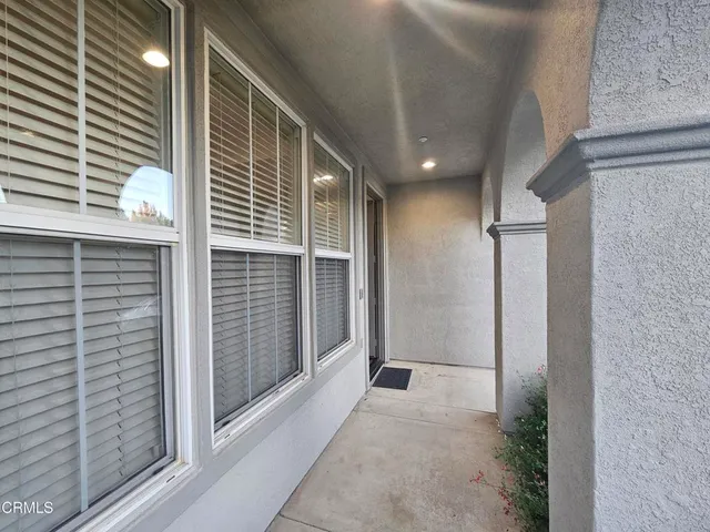 a view of entryway of a house