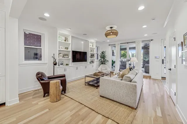 $1,425,000 | 1509 West School Street, Unit 3, Chicago, IL 60657