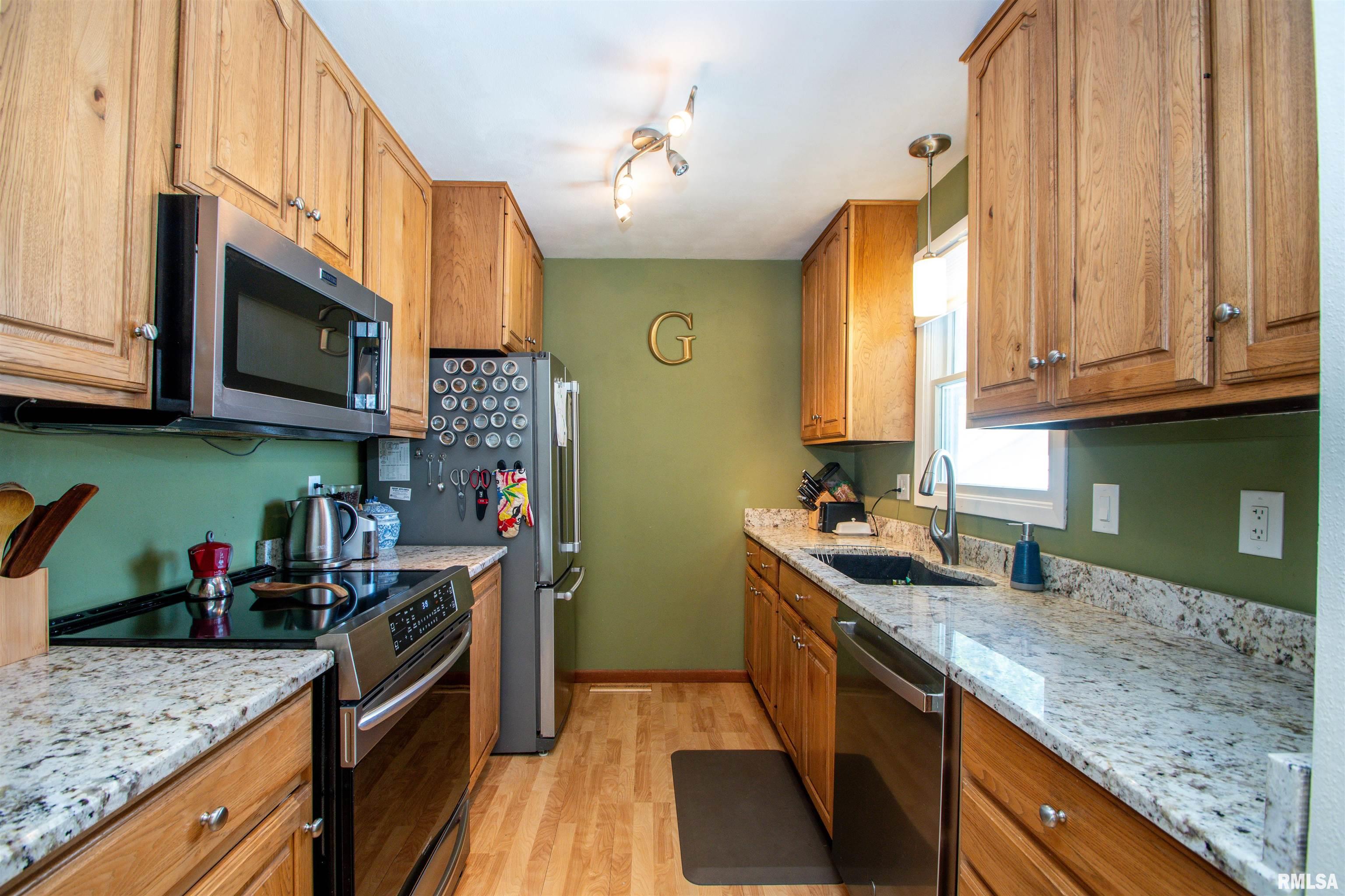 418 West Stonegate Road Peoria, IL 61614 - Photo 12 of 47 Gallery Image 12