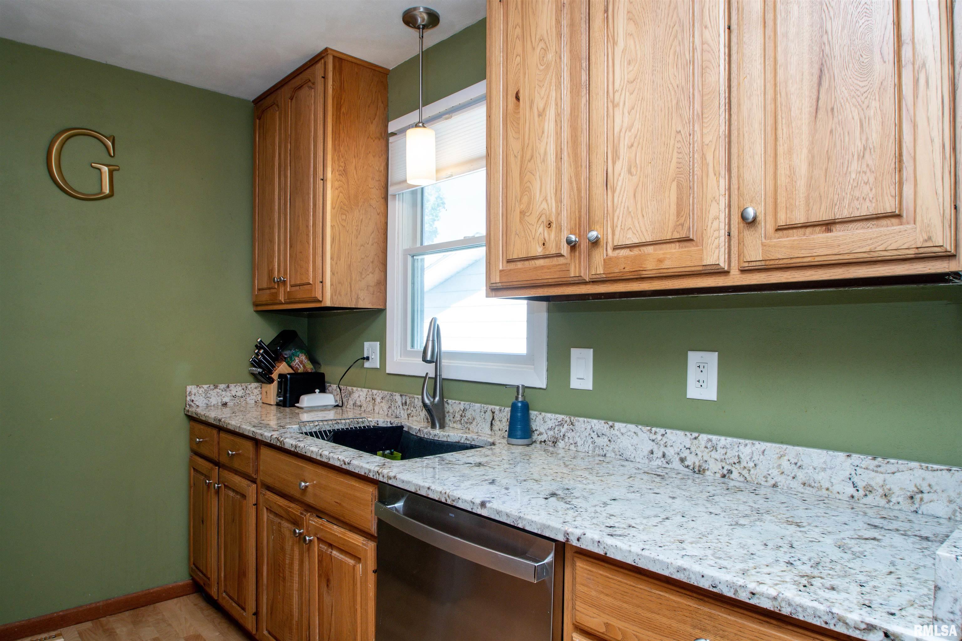 418 West Stonegate Road Peoria, IL 61614 - Photo 13 of 47 Gallery Image 13