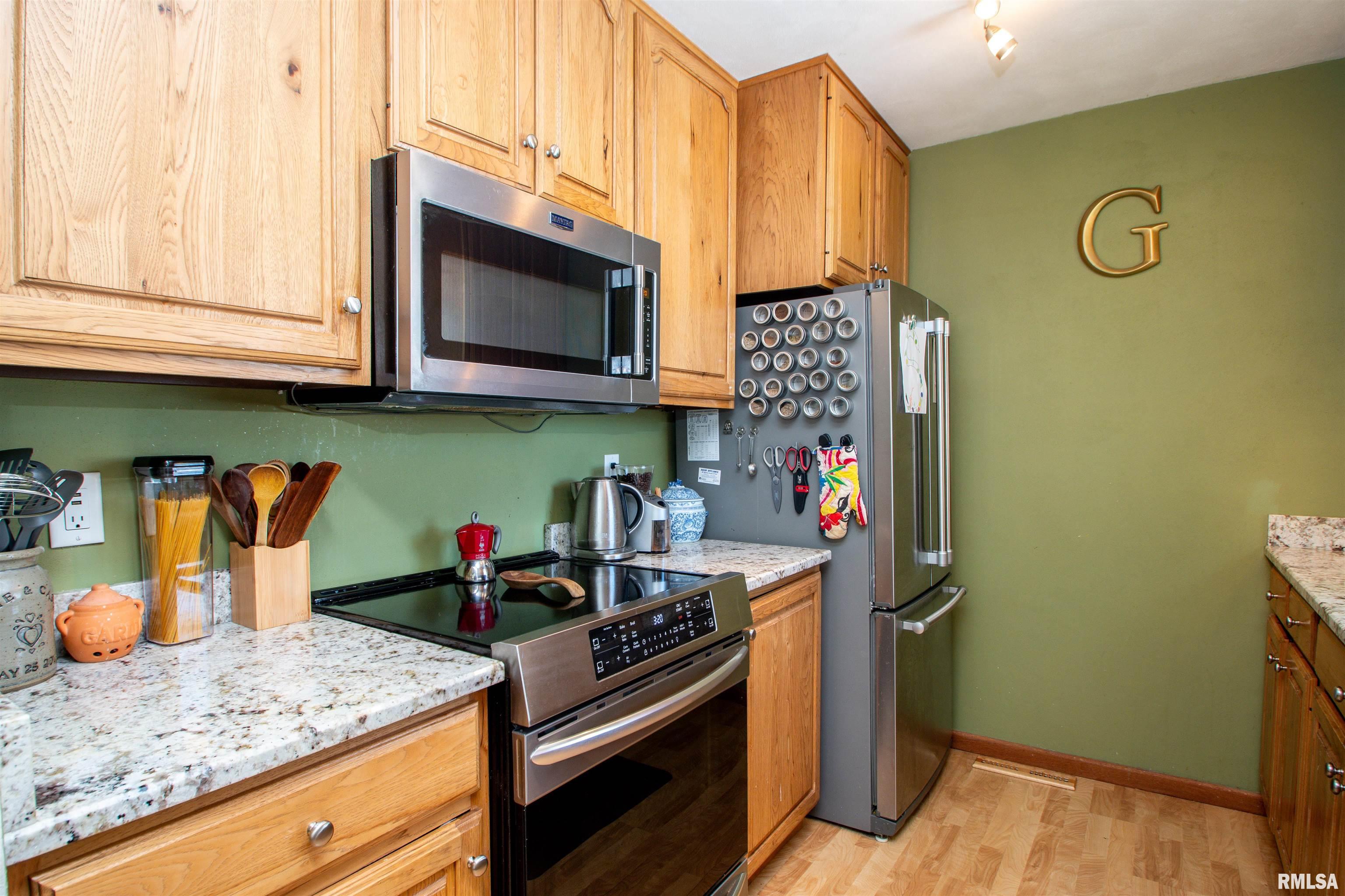 418 West Stonegate Road Peoria, IL 61614 - Photo 14 of 47 Gallery Image 14