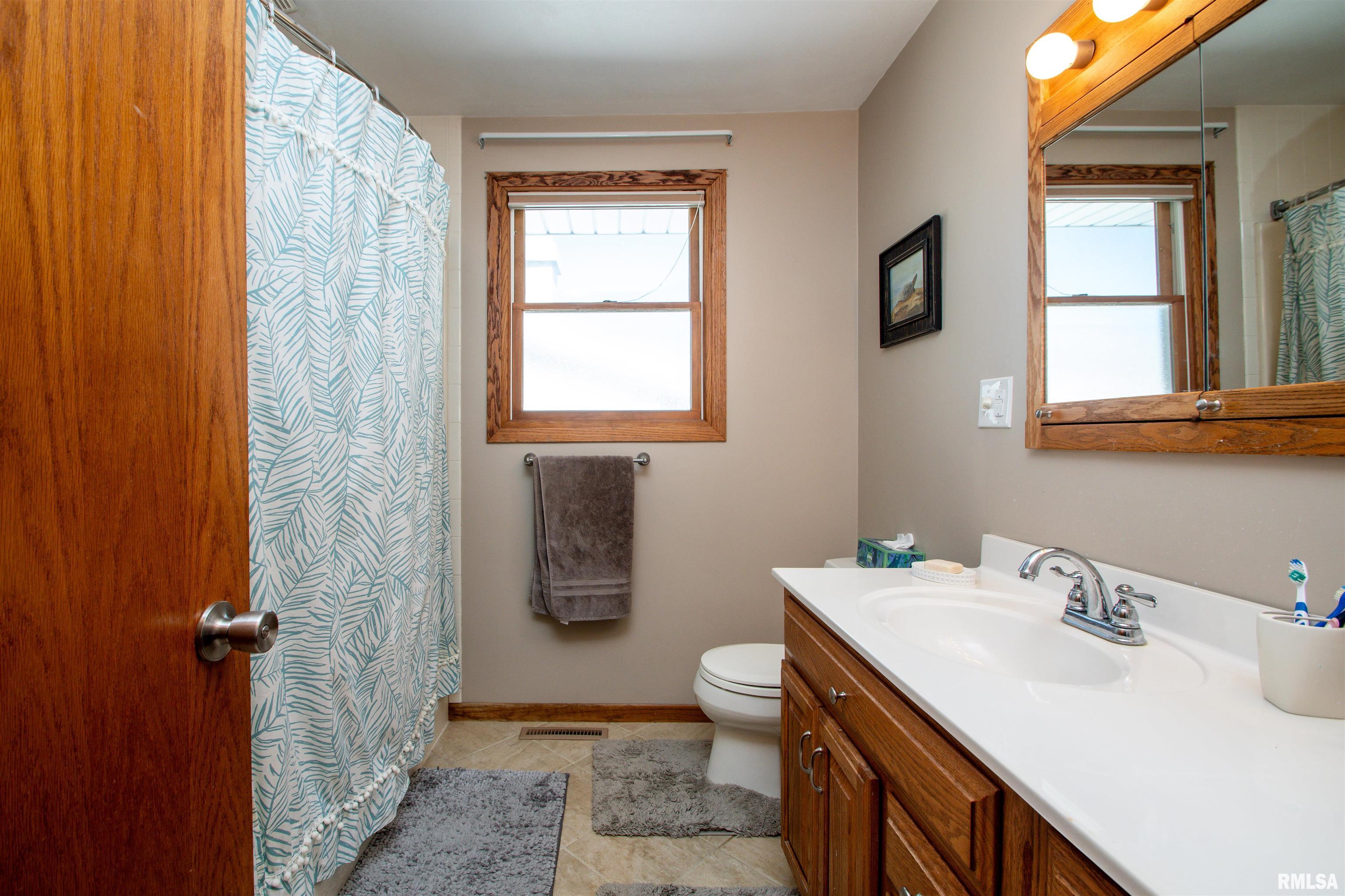 418 West Stonegate Road Peoria, IL 61614 - Photo 17 of 47 Gallery Image 17