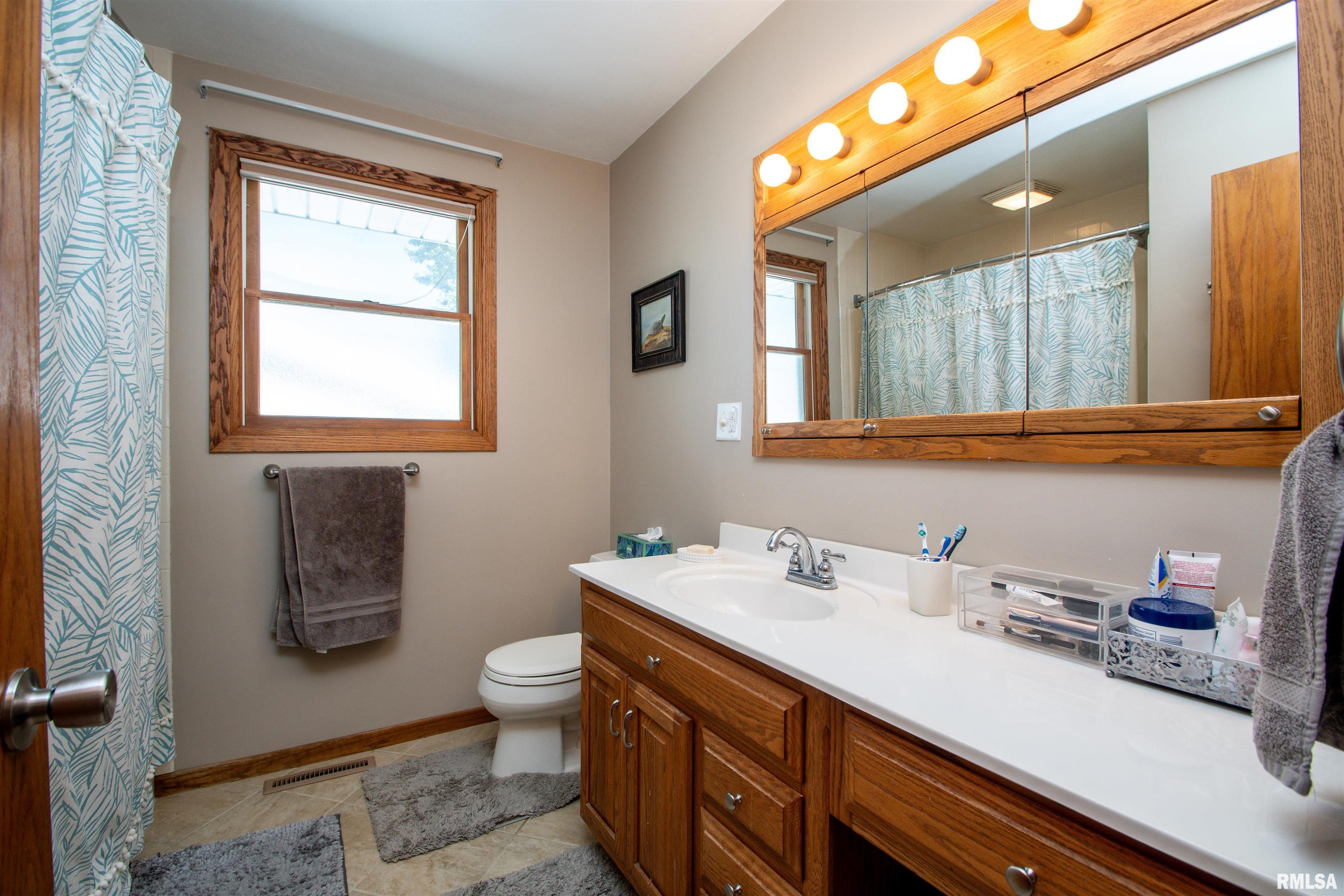 418 West Stonegate Road Peoria, IL 61614 - Photo 18 of 47 Gallery Image 18