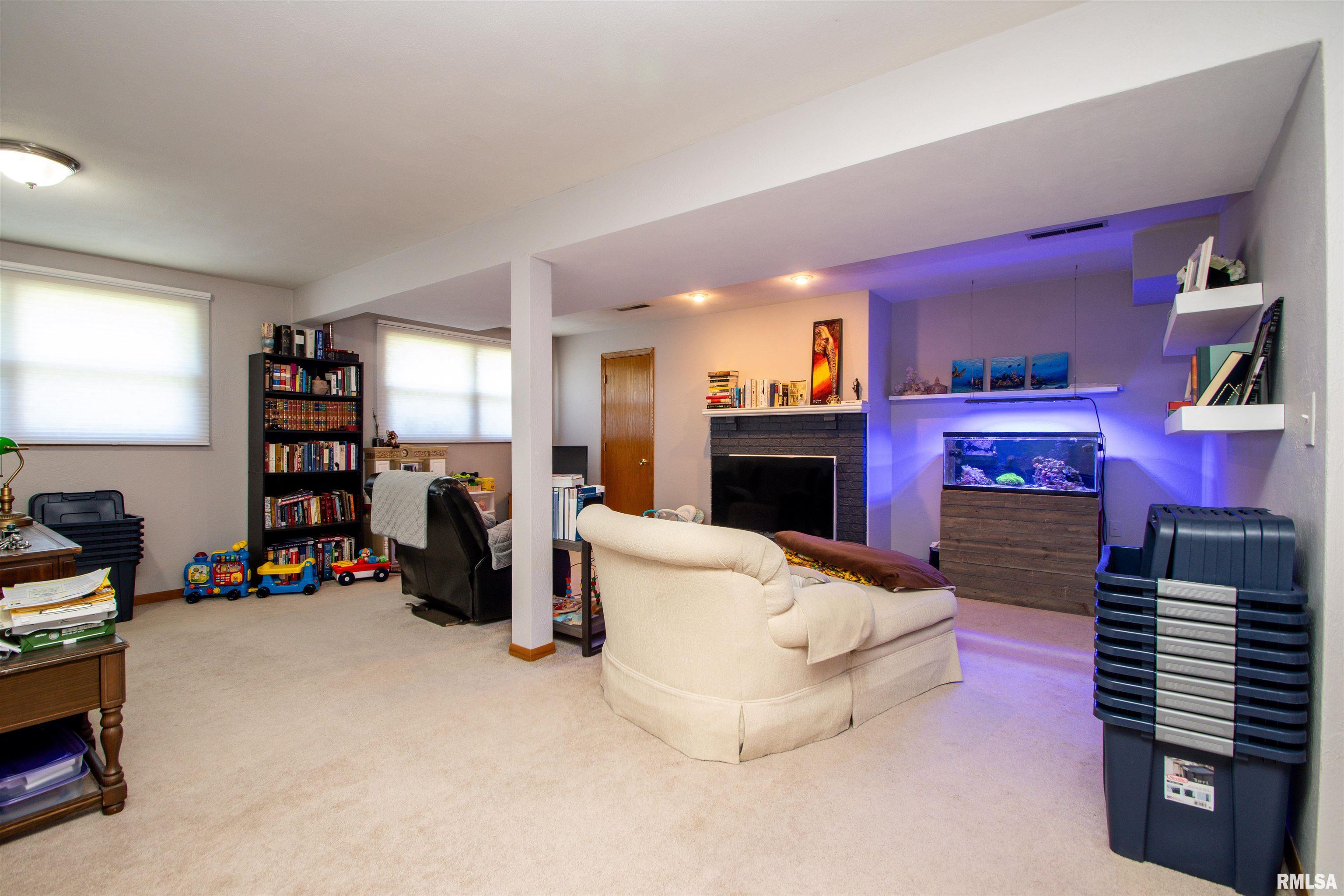 418 West Stonegate Road Peoria, IL 61614 - Photo 31 of 47 Gallery Image 31