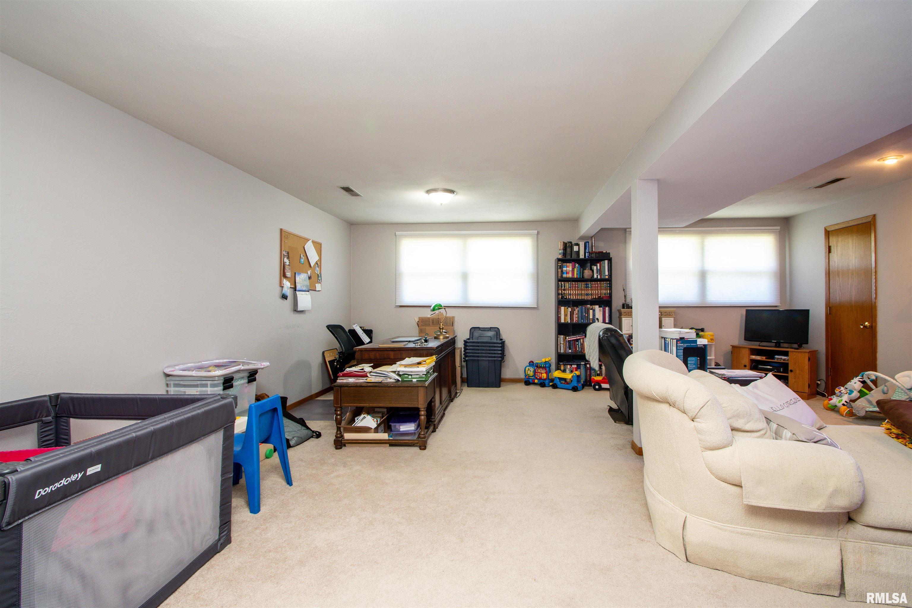 418 West Stonegate Road Peoria, IL 61614 - Photo 32 of 47 Gallery Image 32