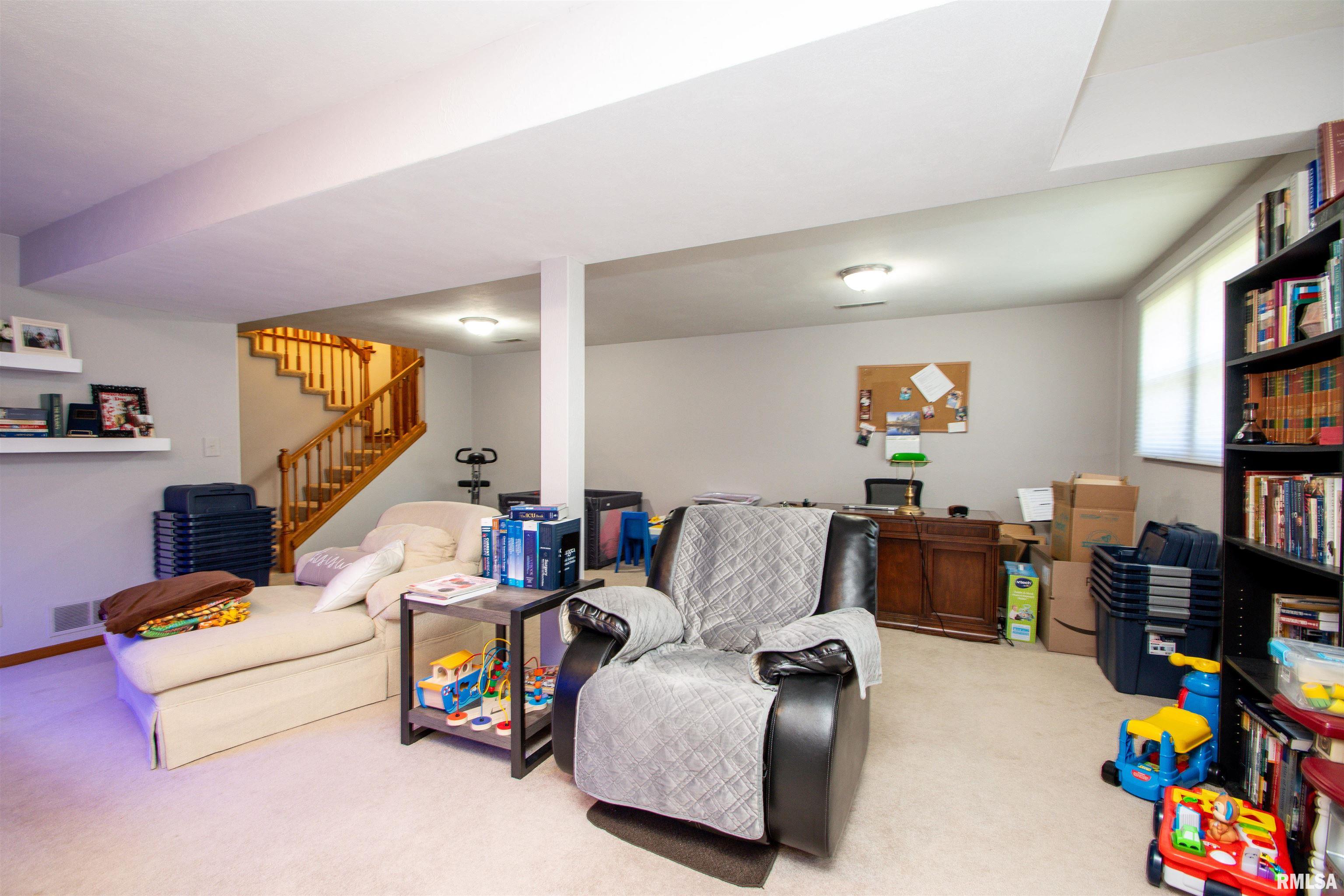 418 West Stonegate Road Peoria, IL 61614 - Photo 35 of 47 Gallery Image 35